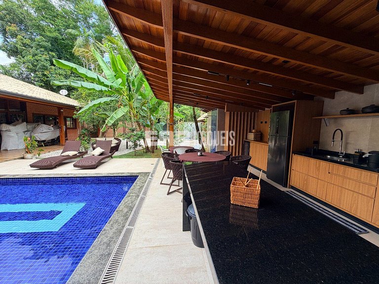 Casa com 3 suítes e piscina para temporada em Itamambuca
