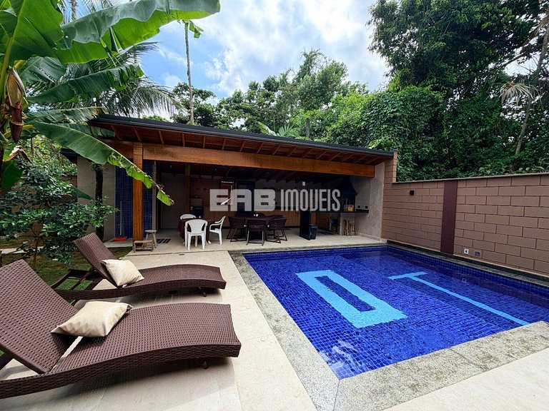 Casa com 3 suítes e piscina para temporada em Itamambuca