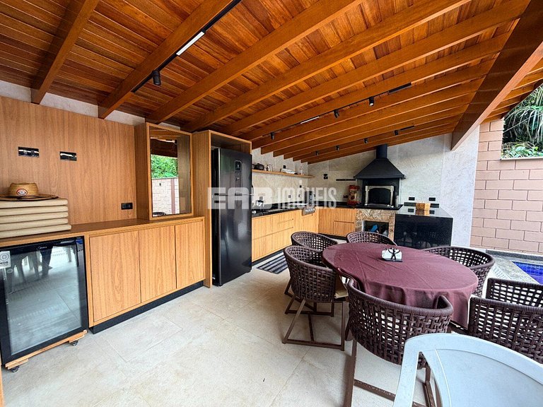Casa com 3 suítes e piscina para temporada em Itamambuca
