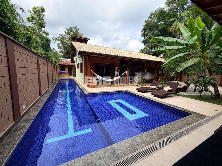 Casa com 3 suítes e piscina para temporada em Itamambuca