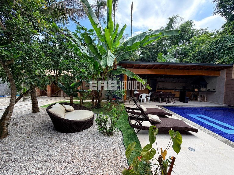 Casa com 3 suítes e piscina para temporada em Itamambuca