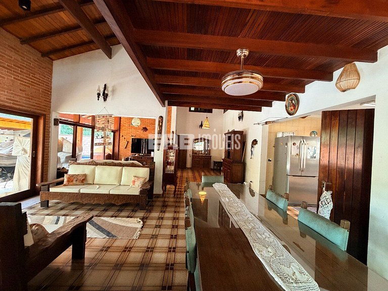 Casa com 3 suítes e piscina para temporada em Itamambuca