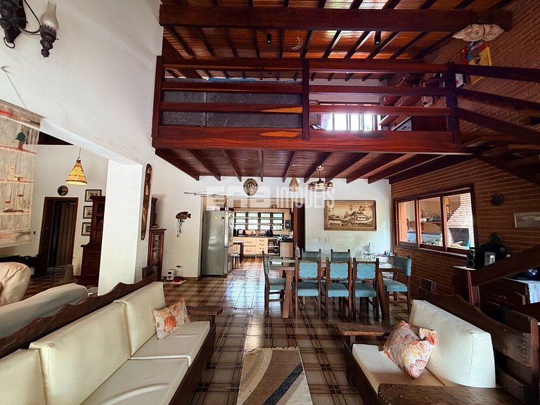 Casa com 3 suítes e piscina para temporada em Itamambuca