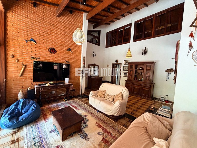 Casa com 3 suítes e piscina para temporada em Itamambuca