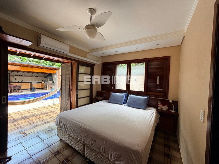Casa com 3 suítes e piscina para temporada em Itamambuca