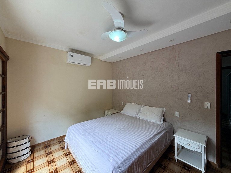 Casa com 3 suítes e piscina para temporada em Itamambuca