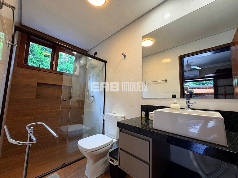 Casa com 3 suítes e piscina para temporada em Itamambuca