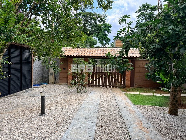 Casa com 3 suítes e piscina para temporada em Itamambuca