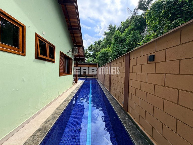 Casa com 3 suítes e piscina para temporada em Itamambuca